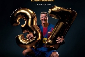 星空体育app下载-巴萨祝莱万37岁生日快乐，加盟以来出战147场101球20助+斩获5冠