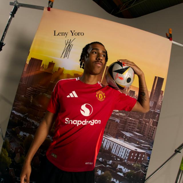 星空体育app下载-曼联再砸重金签18岁中卫 滕哈赫将把红魔变橙魔？